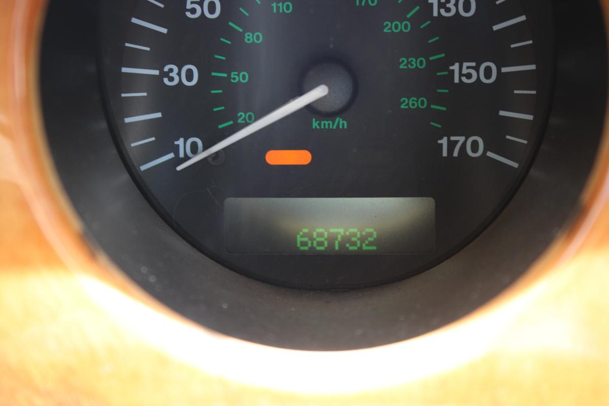 1999 Jaguar XJ8 AUTO