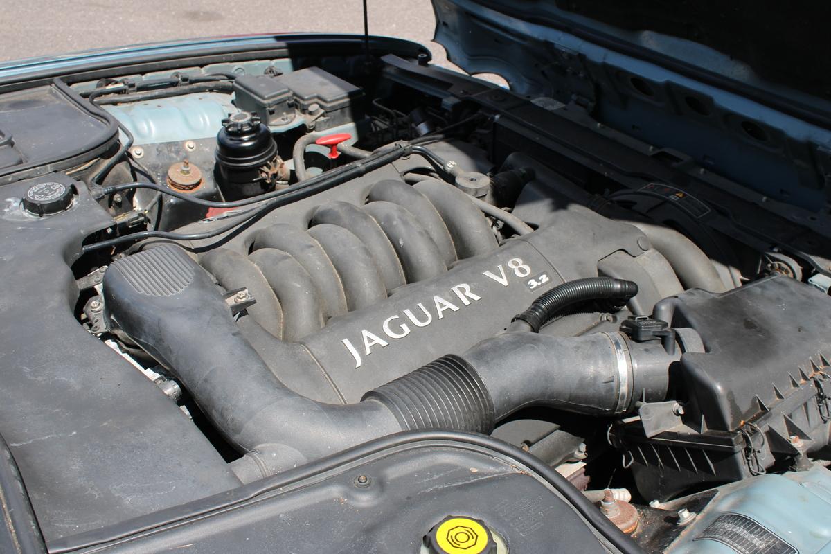 1999 Jaguar XJ8 AUTO
