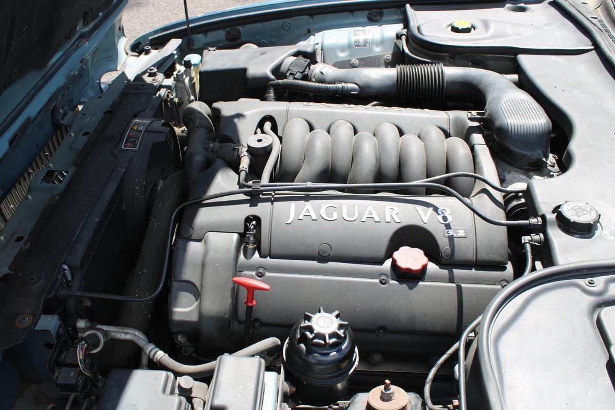 1999 Jaguar XJ8 AUTO