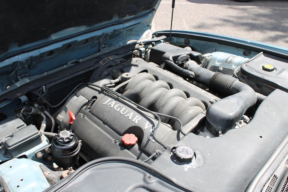 1999 Jaguar XJ8 AUTO