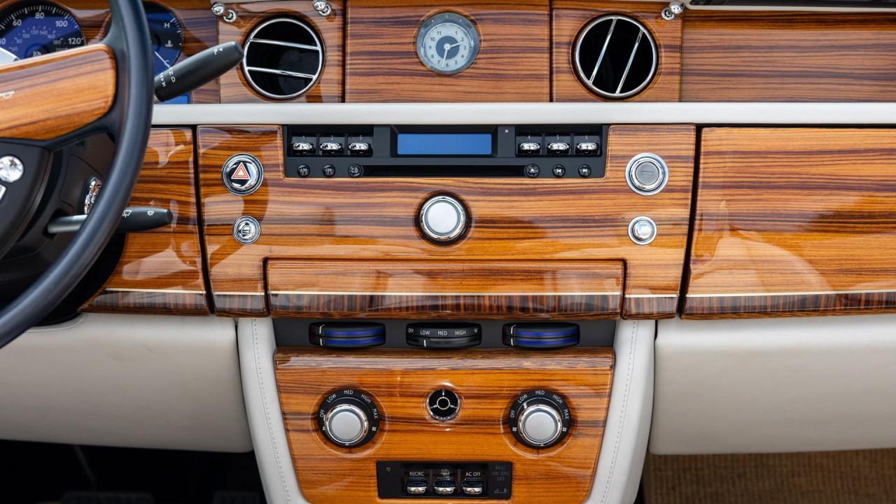 2010 Rolls - Royce Phantom Drophead Coupé