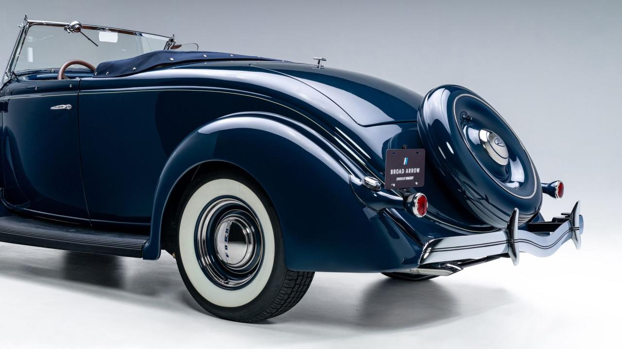 1936 Ford V8 De Luxe Roadster