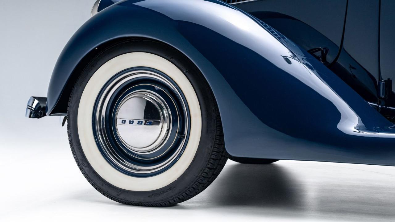 1936 Ford V8 De Luxe Roadster