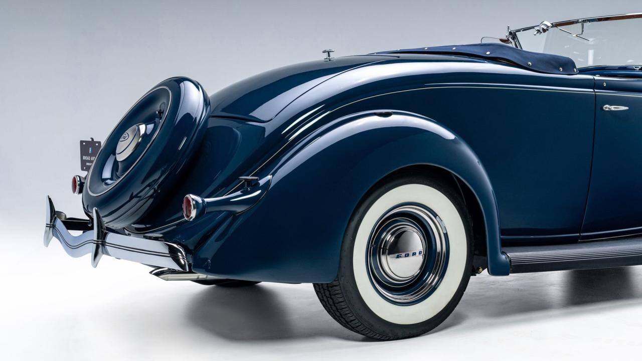 1936 Ford V8 De Luxe Roadster