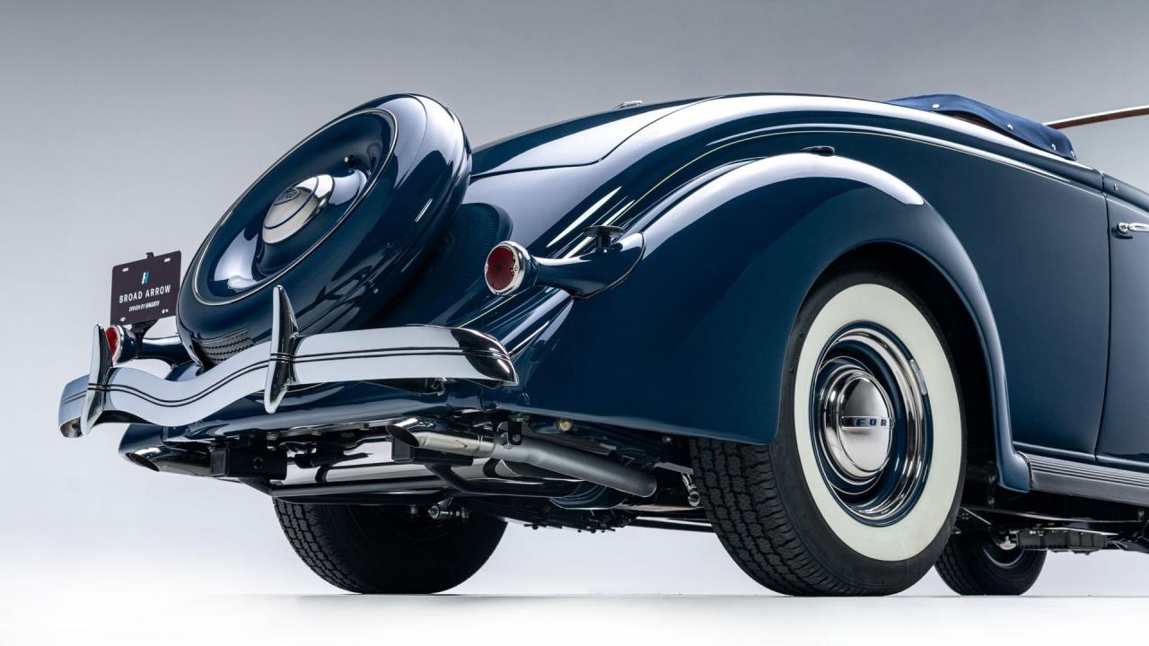 1936 Ford V8 De Luxe Roadster
