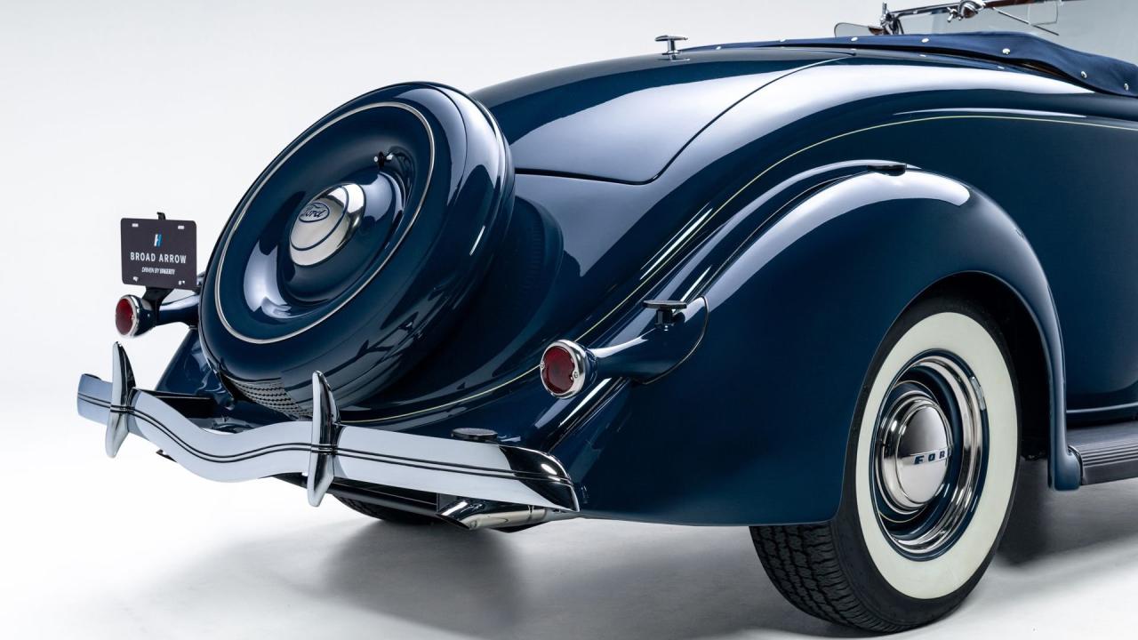 1936 Ford V8 De Luxe Roadster