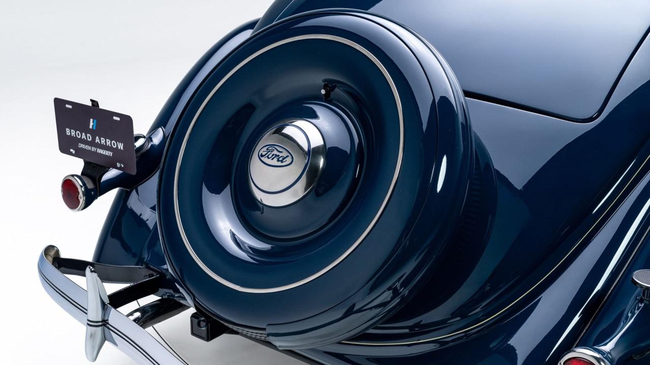 1936 Ford V8 De Luxe Roadster