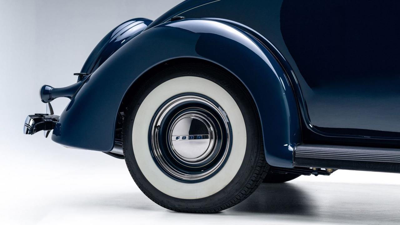 1936 Ford V8 De Luxe Roadster