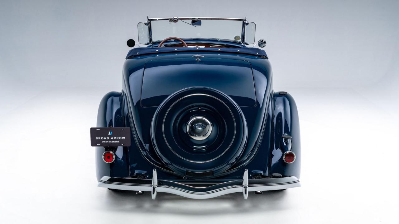 1936 Ford V8 De Luxe Roadster