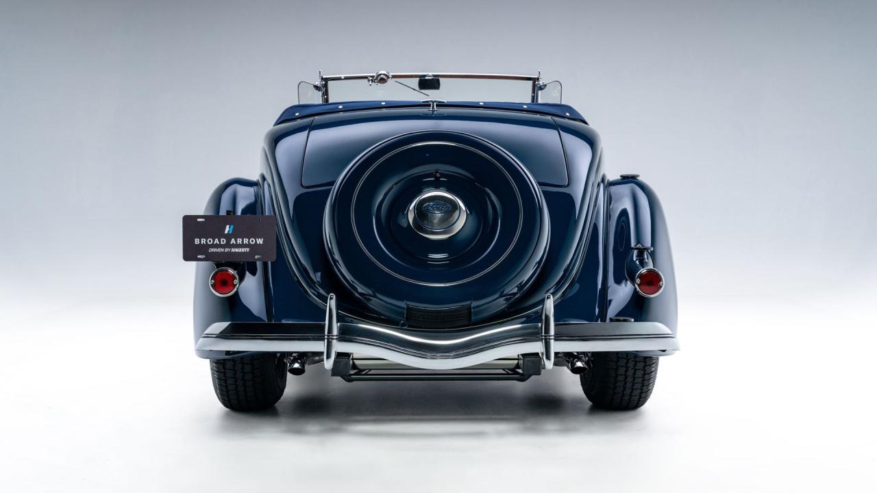 1936 Ford V8 De Luxe Roadster