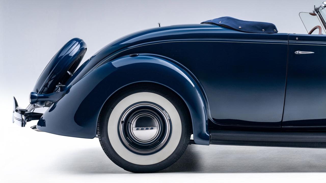 1936 Ford V8 De Luxe Roadster
