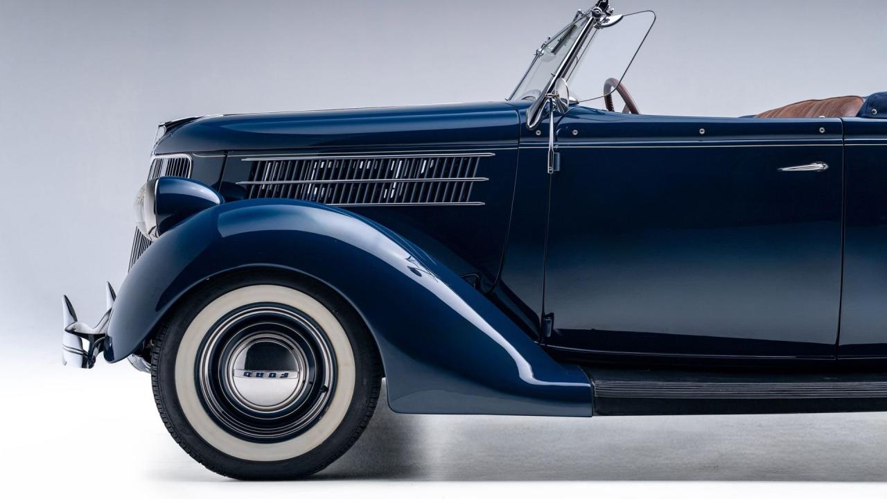 1936 Ford V8 De Luxe Roadster