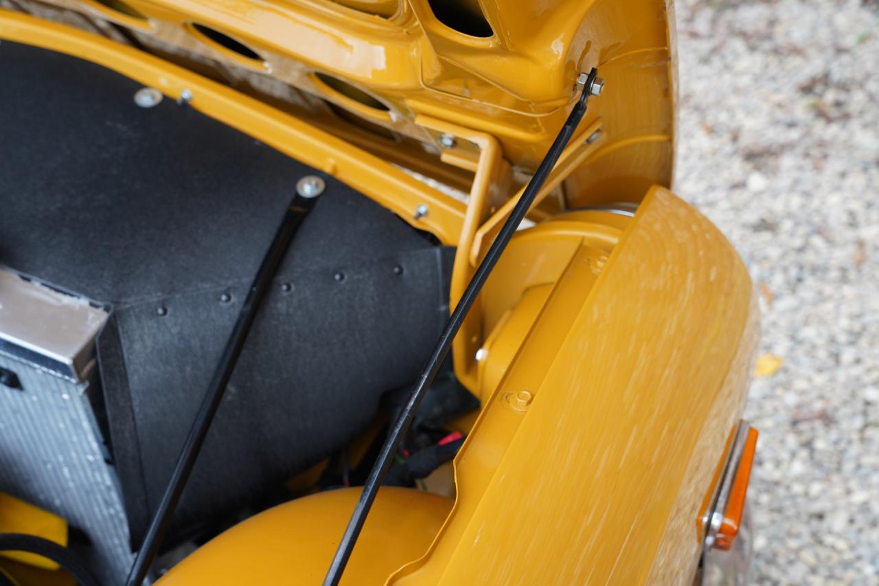 1971 Triumph TR6 Overdrive &ldquo;Saffron Yellow&rdquo; Triple Weber version