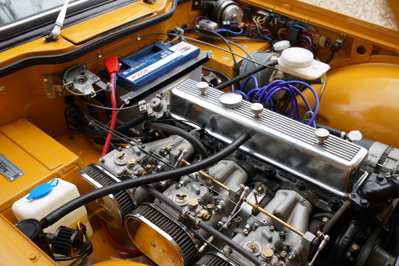 1971 Triumph TR6 Overdrive &ldquo;Saffron Yellow&rdquo; Triple Weber version