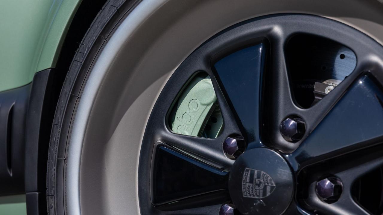 1990 Porsche 911 Reimagined by Singer - Classic Turbo Services "Aurum Verde Commission"