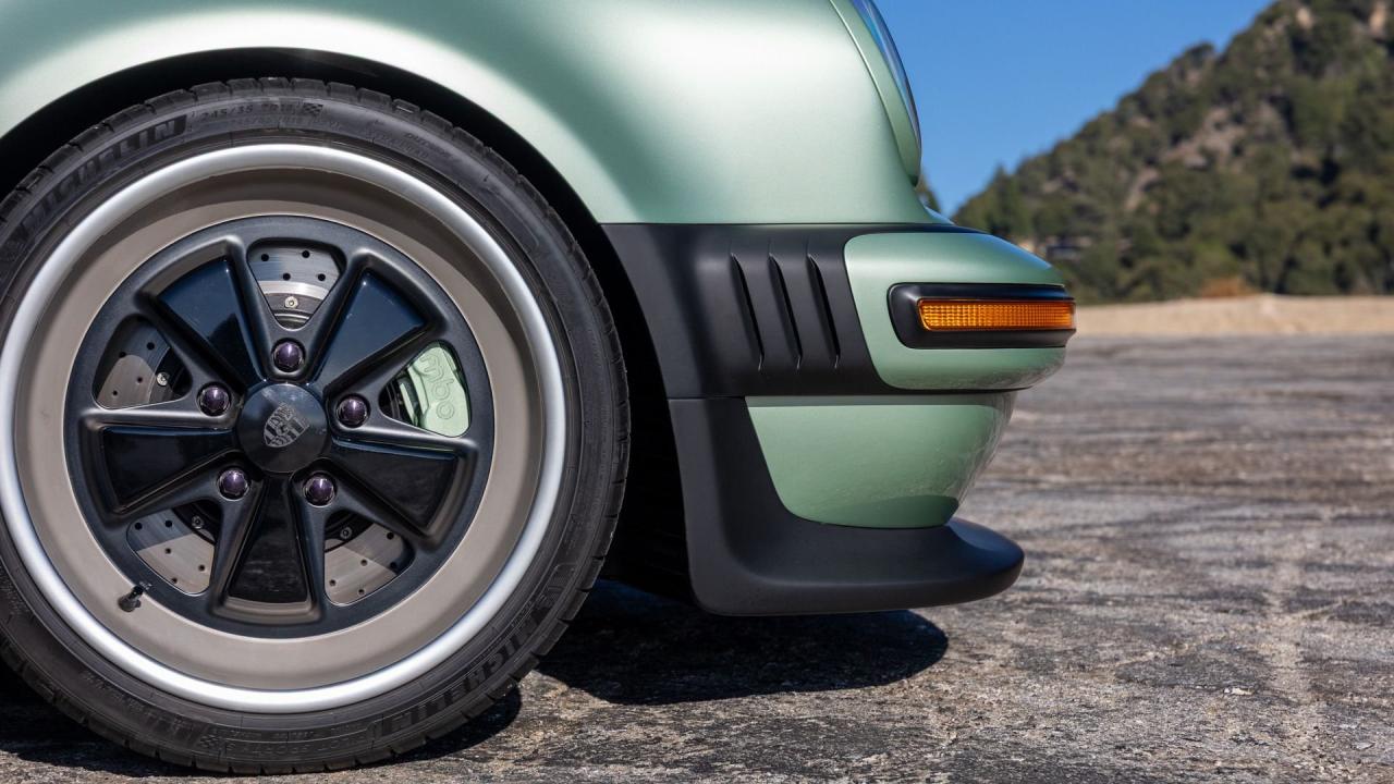 1990 Porsche 911 Reimagined by Singer - Classic Turbo Services "Aurum Verde Commission"