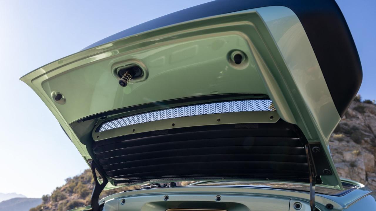1990 Porsche 911 Reimagined by Singer - Classic Turbo Services "Aurum Verde Commission"