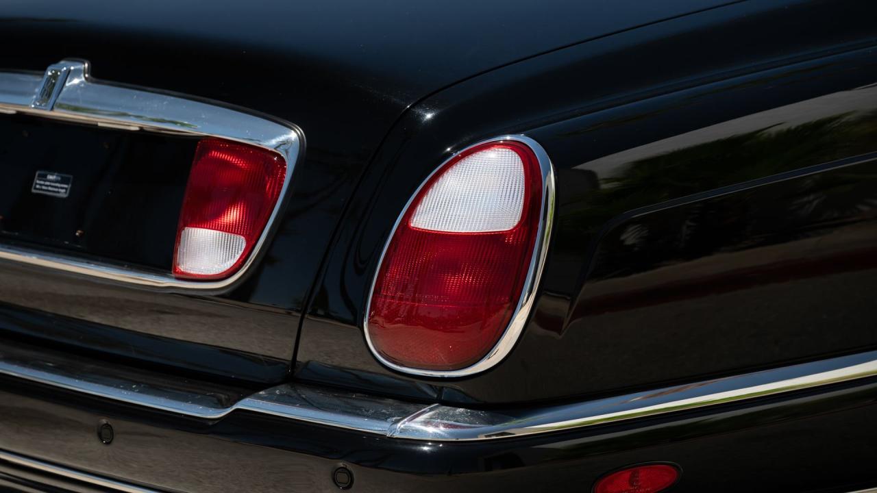 2002 Rolls - Royce Park Ward