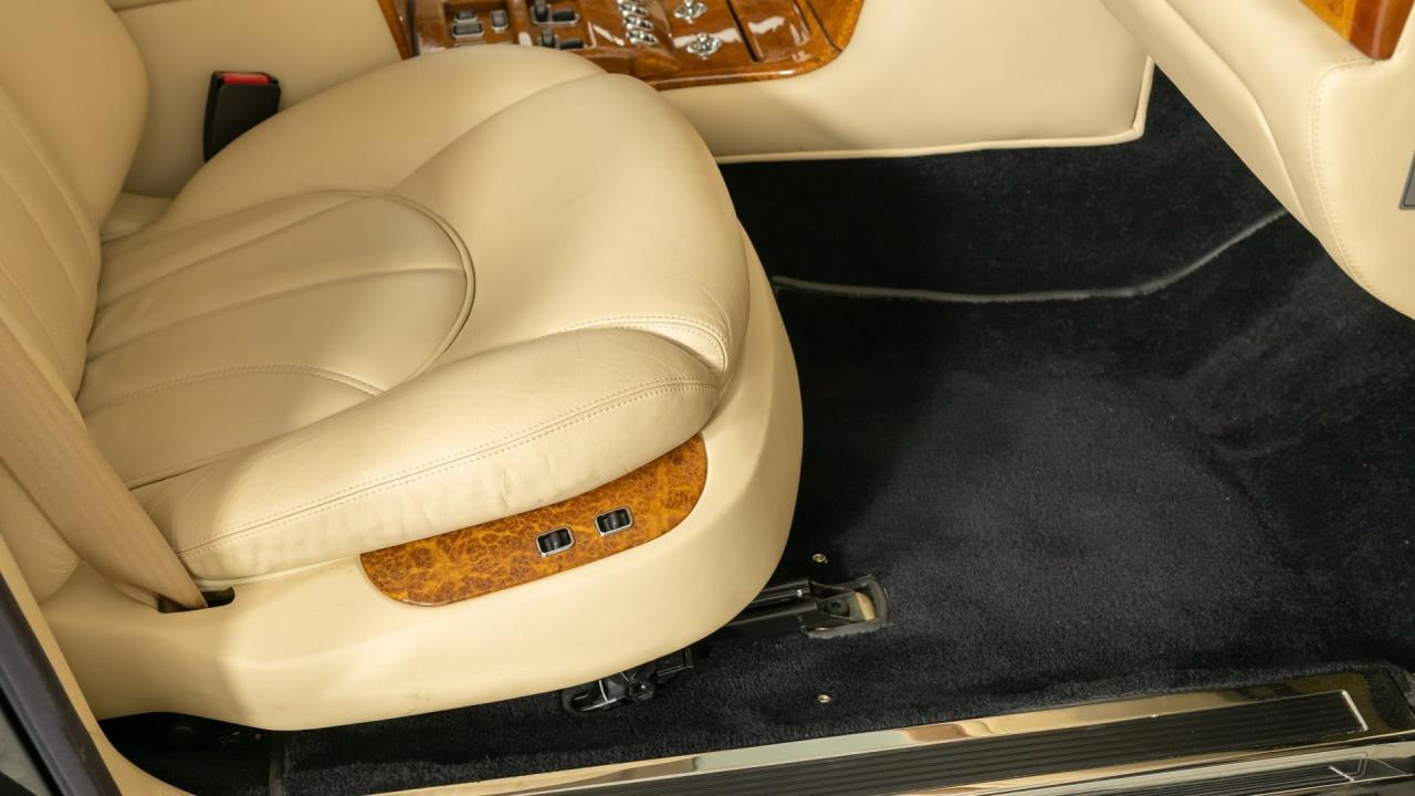 2002 Rolls - Royce Park Ward