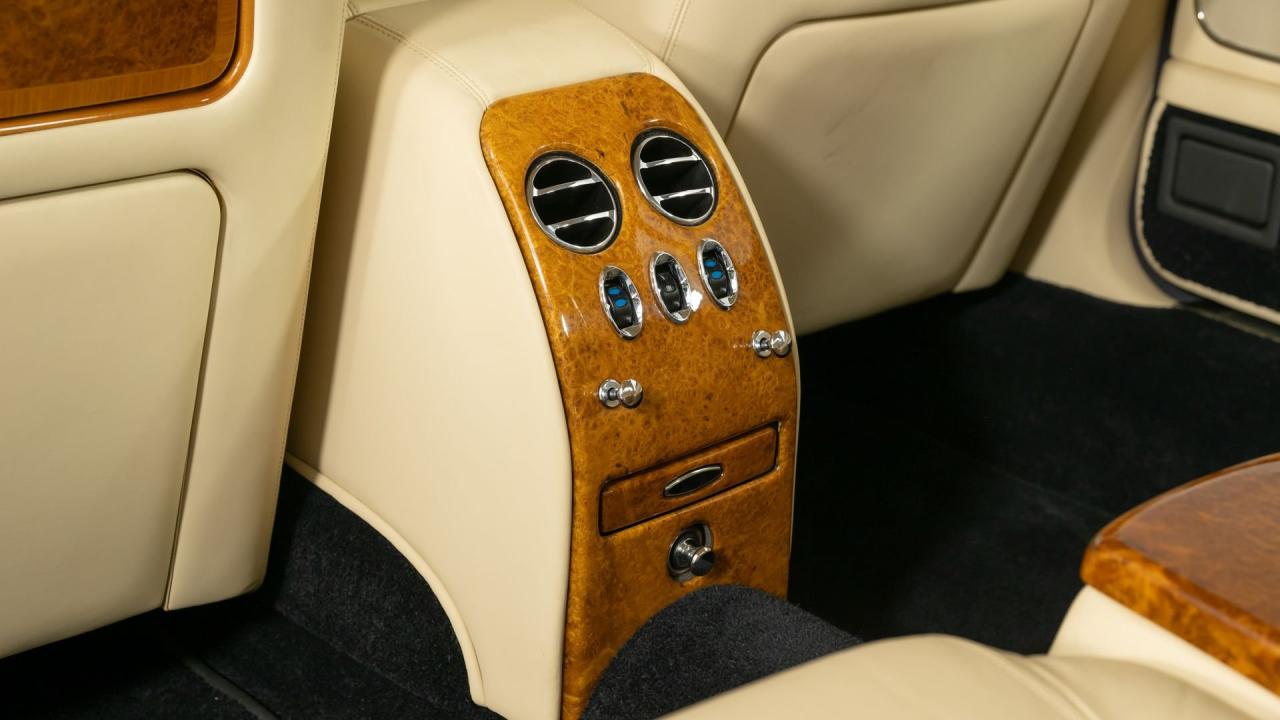 2002 Rolls - Royce Park Ward