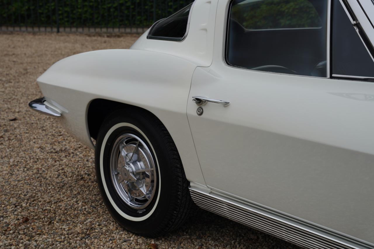 1963 Chevrolet Corvette C2 Sting Ray Split Window