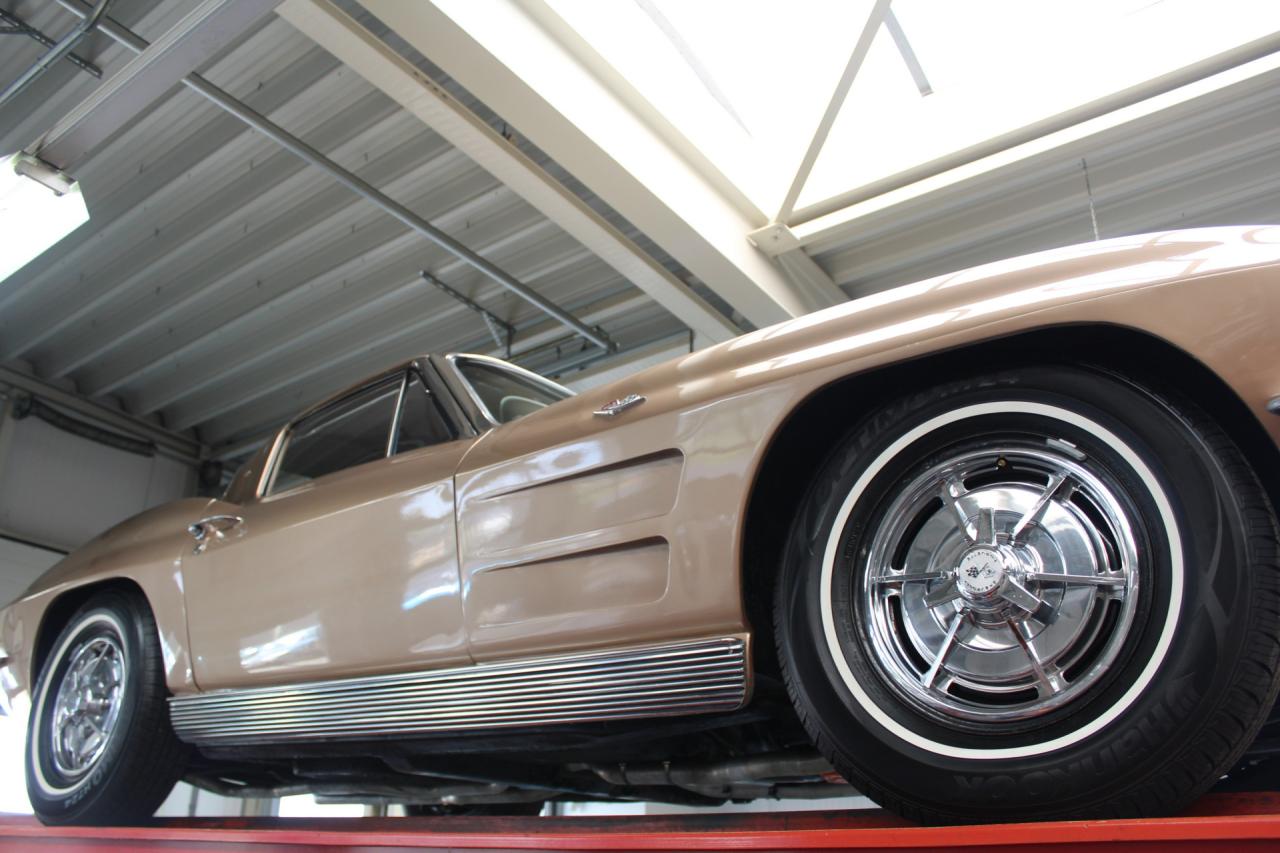 1963 Chevrolet C2 Sting Ray Coup&eacute; Split window