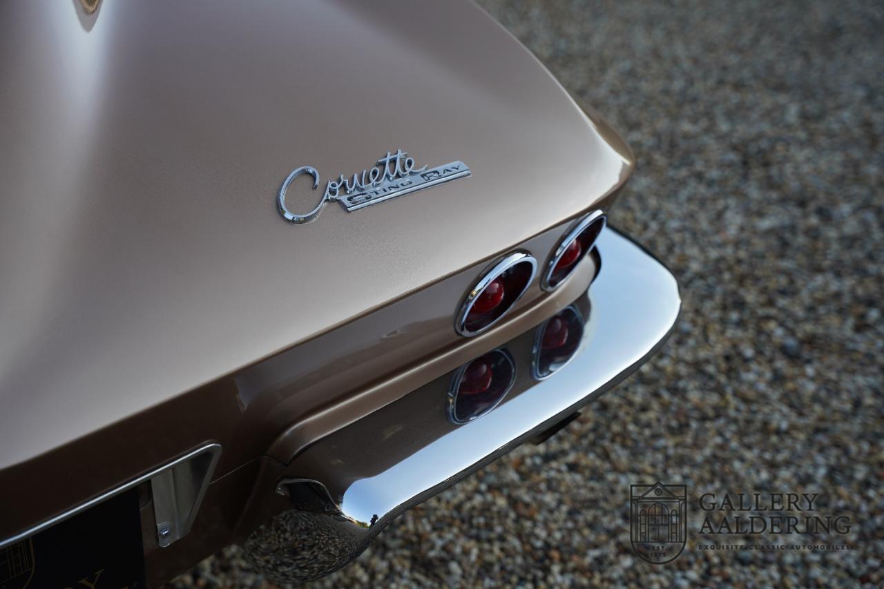 1963 Chevrolet C2 Sting Ray Coup&eacute; Split window