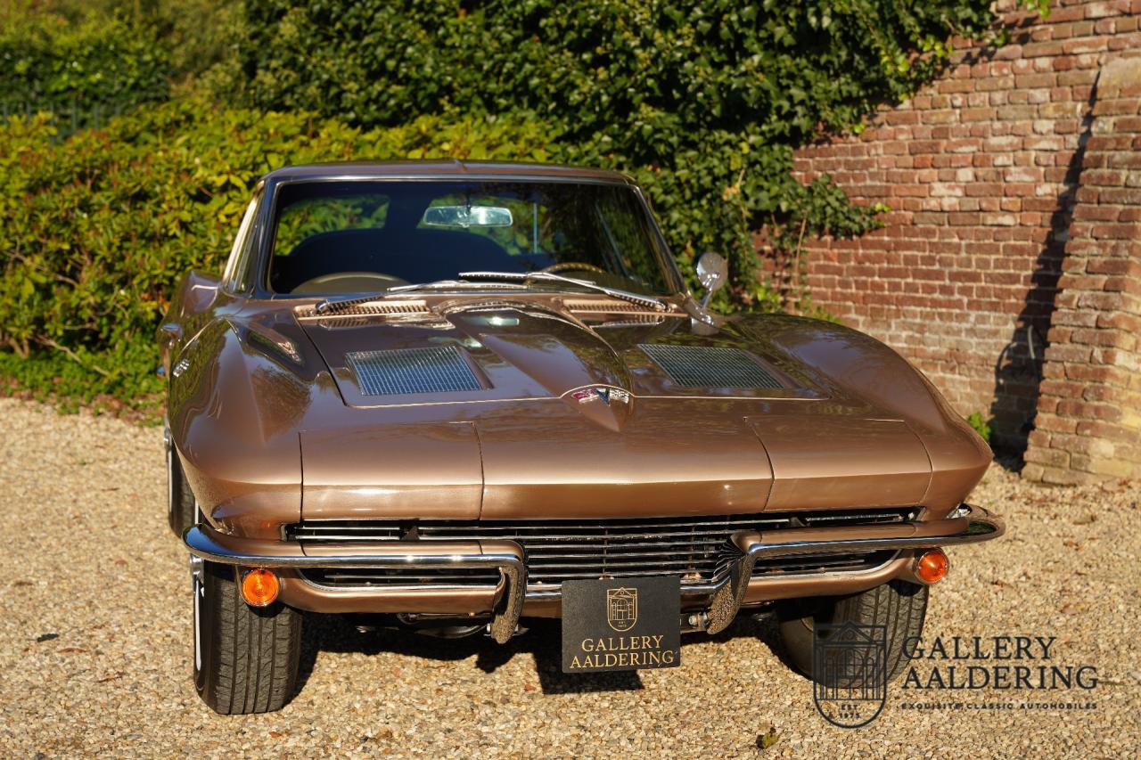 1963 Chevrolet C2 Sting Ray Coup&eacute; Split window