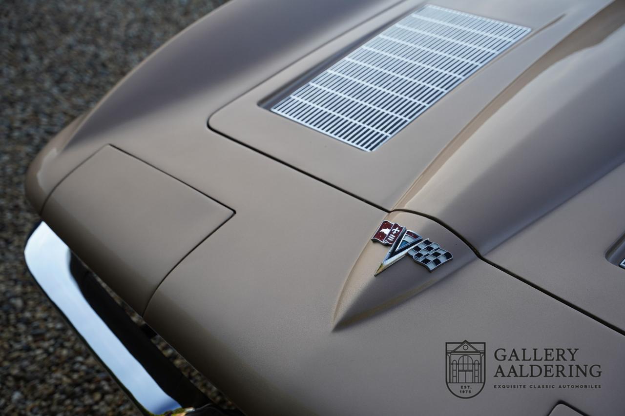 1963 Chevrolet C2 Sting Ray Coup&eacute; Split window