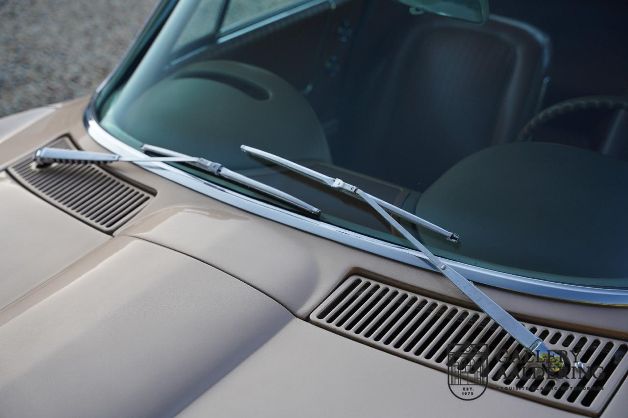 1963 Chevrolet C2 Sting Ray Coup&eacute; Split window