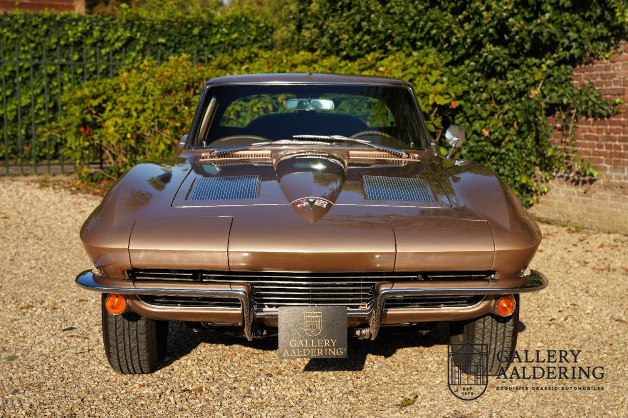 1963 Chevrolet C2 Sting Ray Coup&eacute; Split window