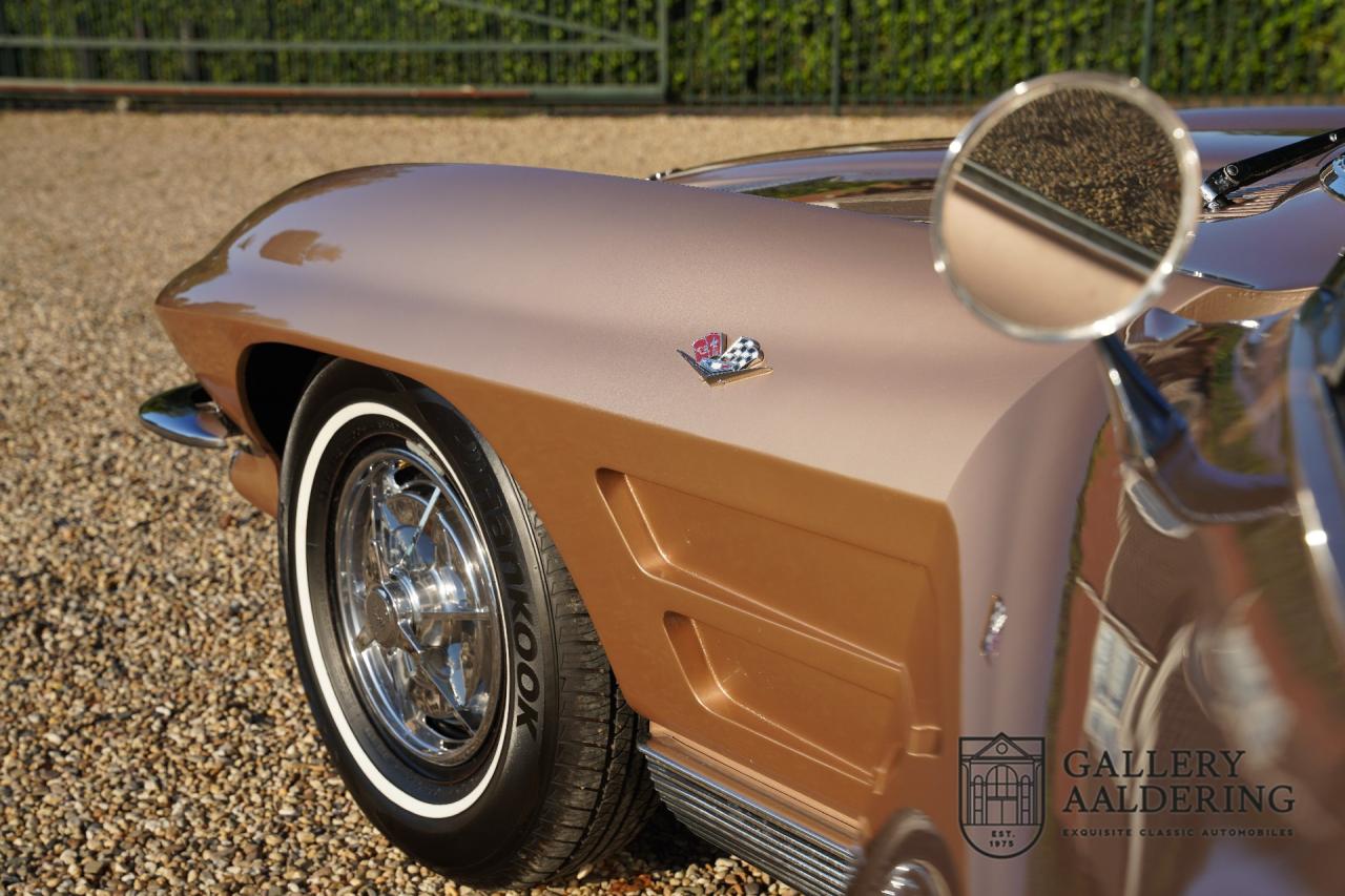1963 Chevrolet C2 Sting Ray Coup&eacute; Split window