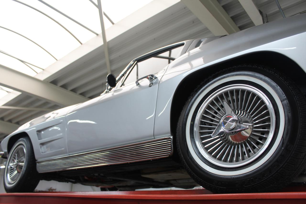 1963 Chevrolet Corvette C2 Sting Ray Split-Window 327 Coup&eacute;