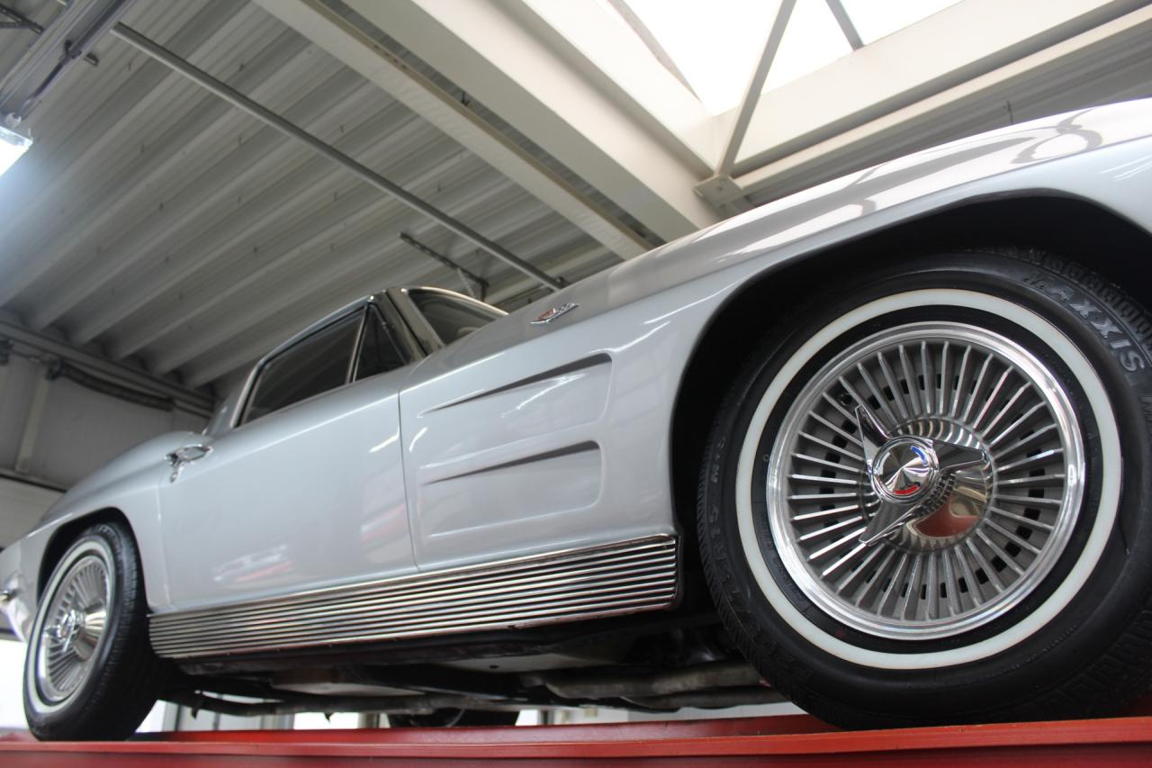 1963 Chevrolet Corvette C2 Sting Ray Split-Window 327 Coup&eacute;