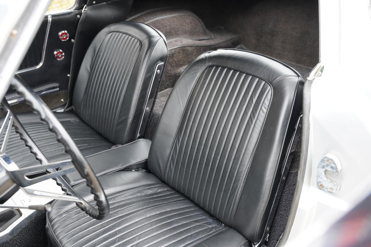 1963 Chevrolet Corvette C2 Sting Ray Split-Window 327 Coup&eacute;