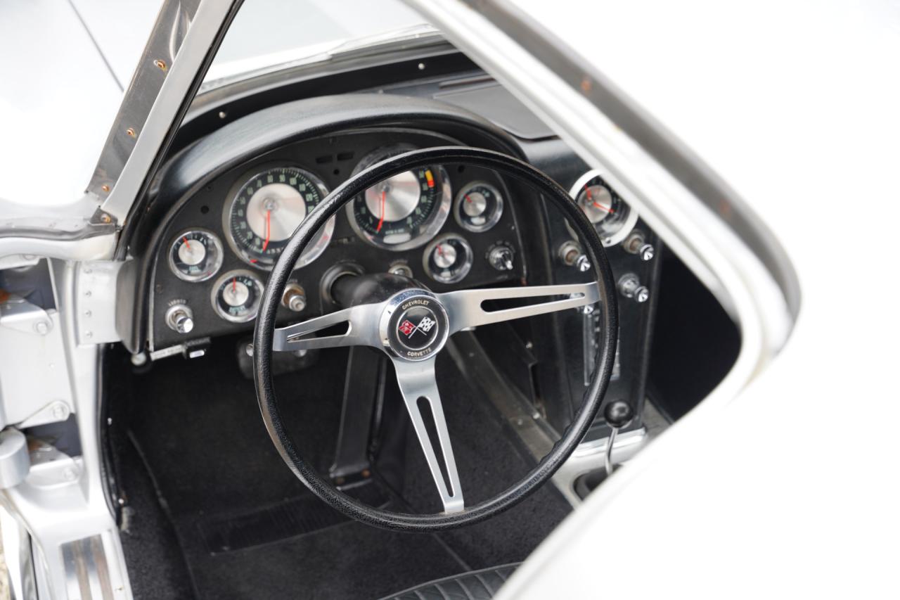 1963 Chevrolet Corvette C2 Sting Ray Split-Window 327 Coup&eacute;