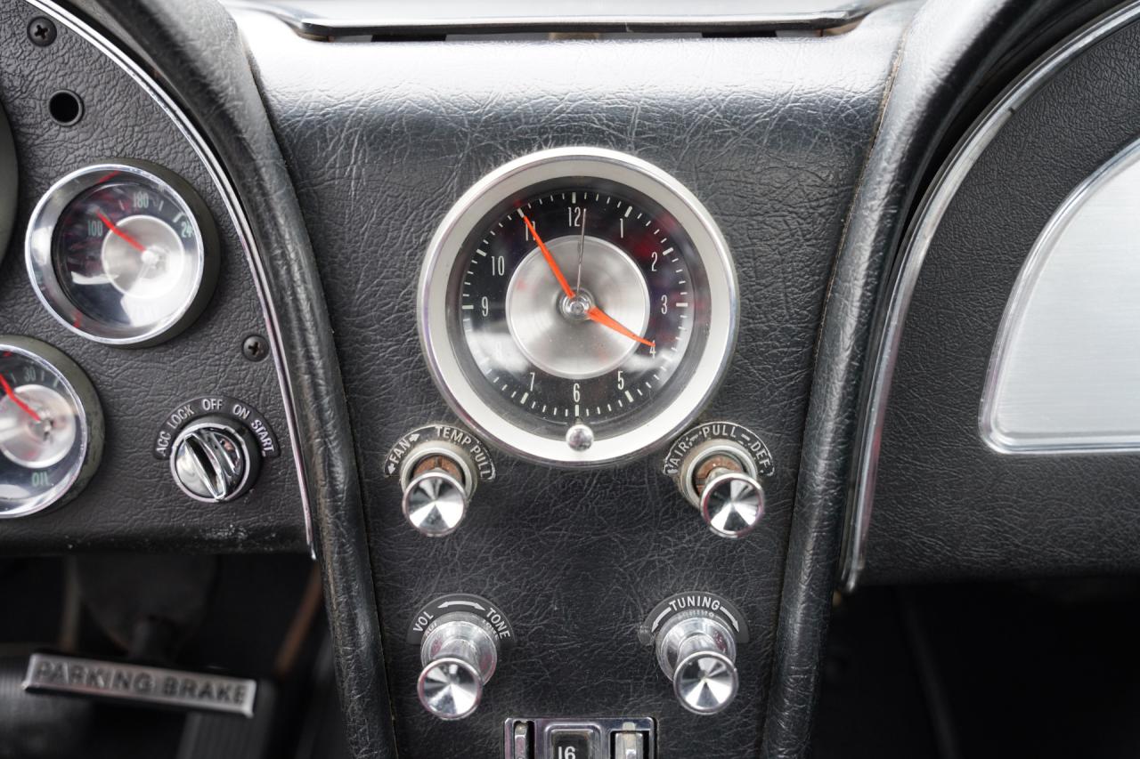 1963 Chevrolet Corvette C2 Sting Ray Split-Window 327 Coup&eacute;