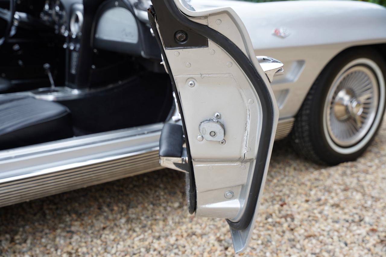 1963 Chevrolet Corvette C2 Sting Ray Split-Window 327 Coup&eacute;