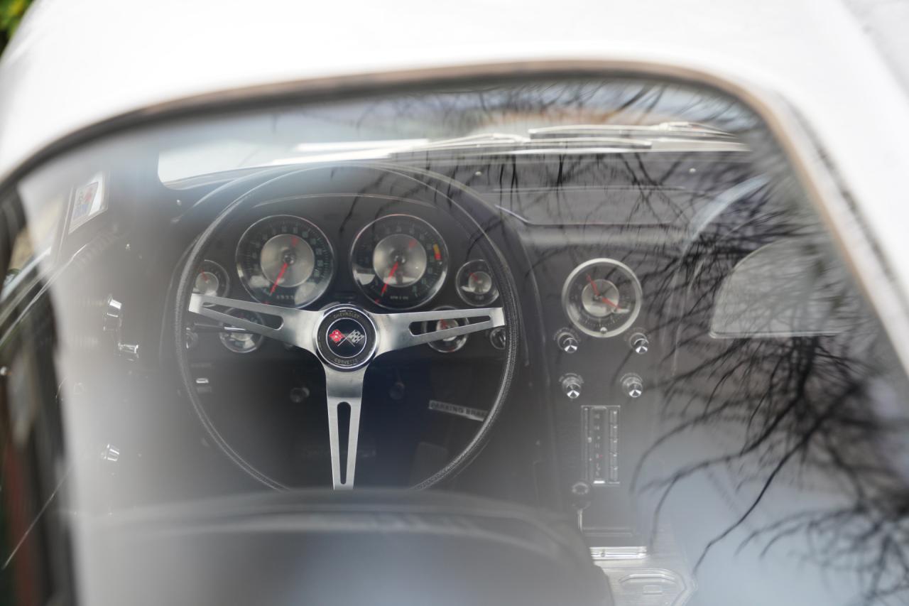 1963 Chevrolet Corvette C2 Sting Ray Split-Window 327 Coup&eacute;