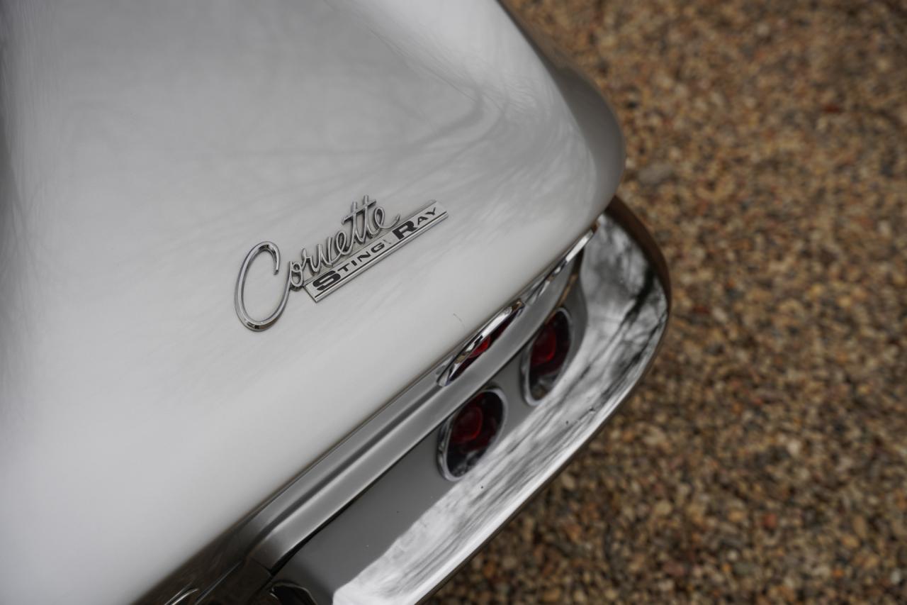 1963 Chevrolet Corvette C2 Sting Ray Split-Window 327 Coup&eacute;