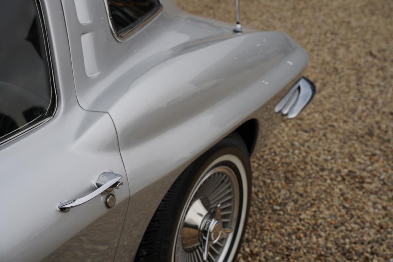 1963 Chevrolet Corvette C2 Sting Ray Split-Window 327 Coup&eacute;