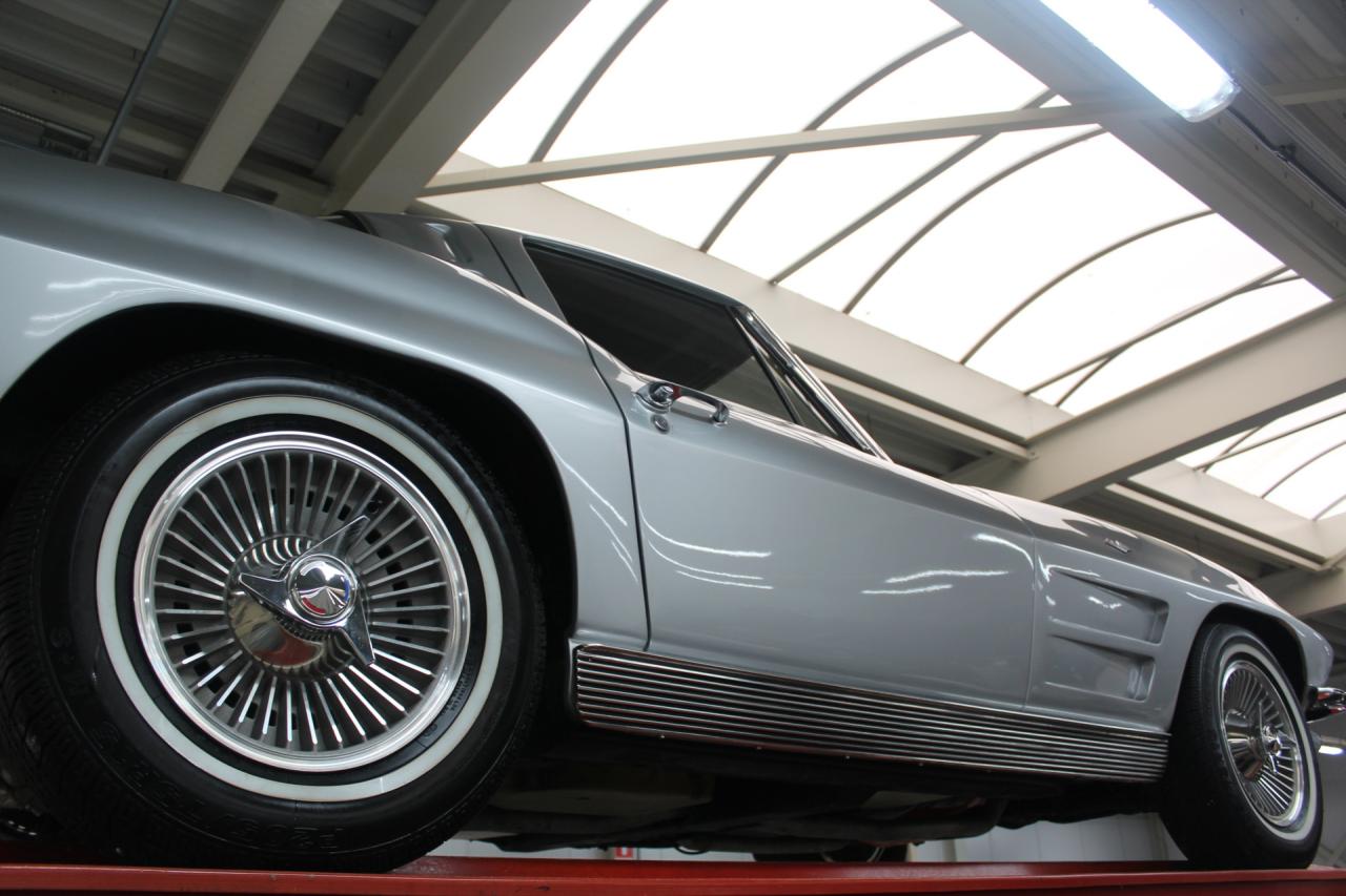 1963 Chevrolet Corvette C2 Sting Ray Split-Window 327 Coup&eacute;