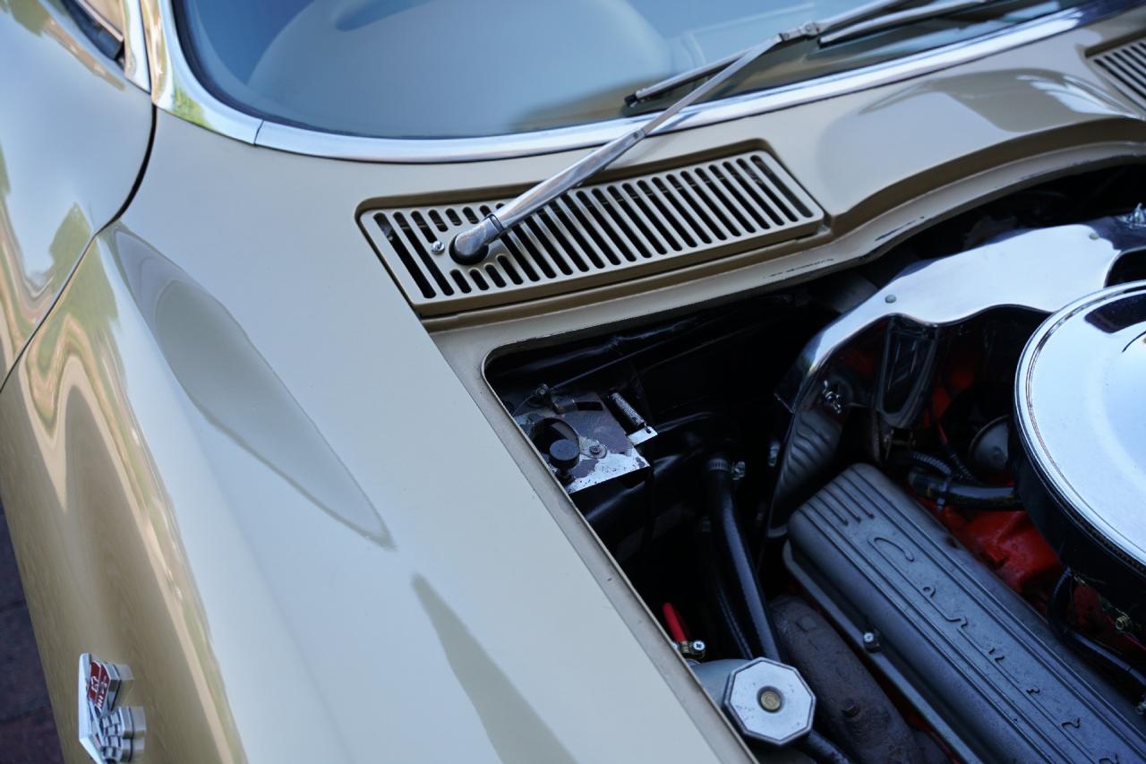 1963 Chevrolet Corvette C2 Sting Ray Split Window