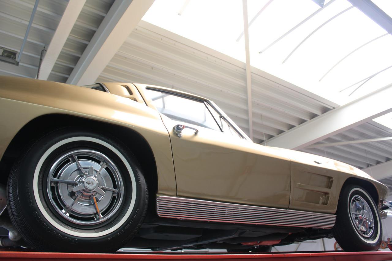 1963 Chevrolet Corvette C2 Sting Ray Split Window