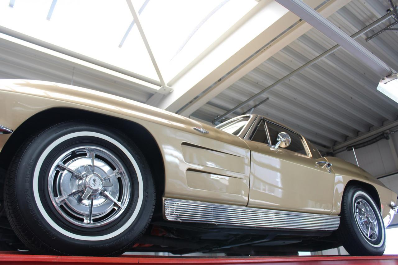 1963 Chevrolet Corvette C2 Sting Ray Split Window