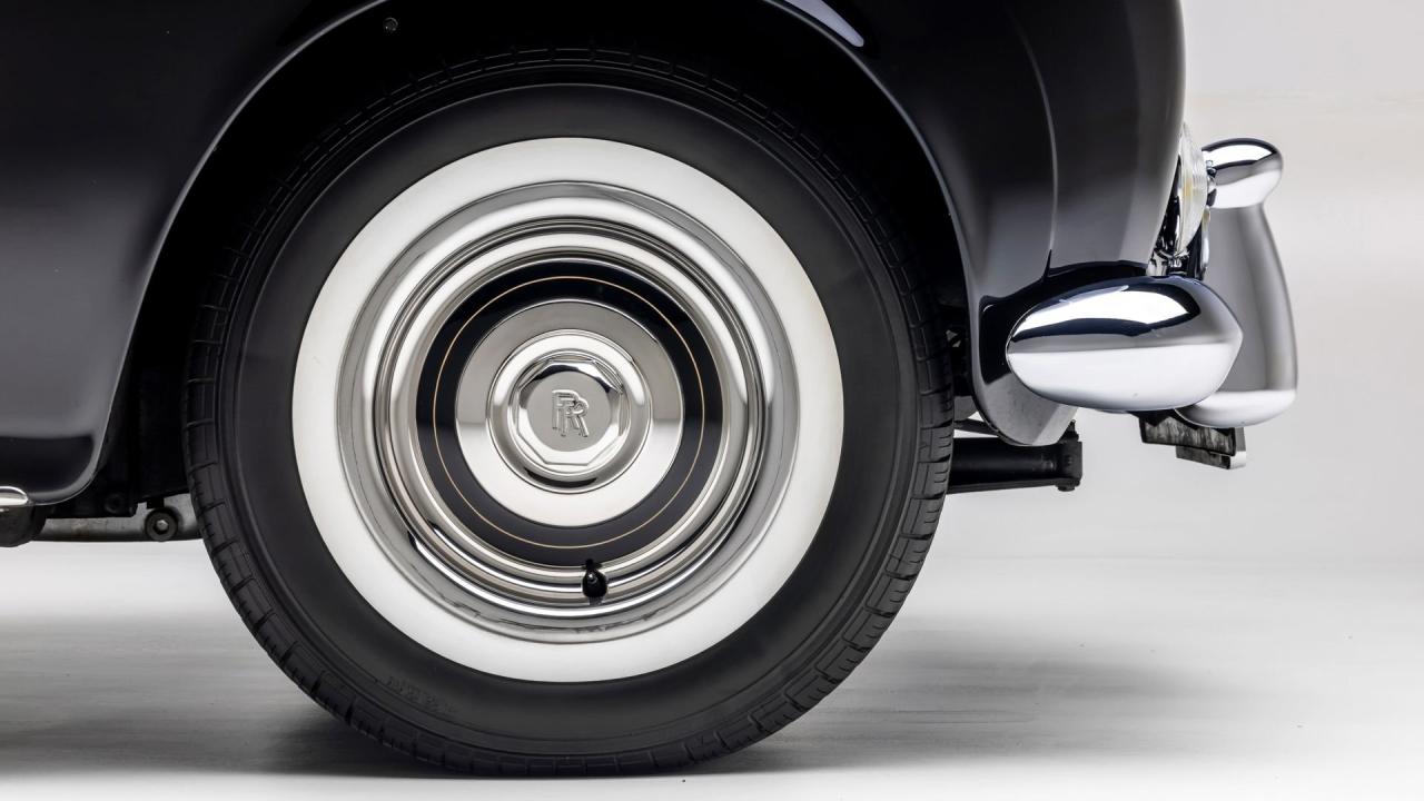 1961 Rolls - Royce Silver Cloud II H.J. Mulliner Drophead Coupe