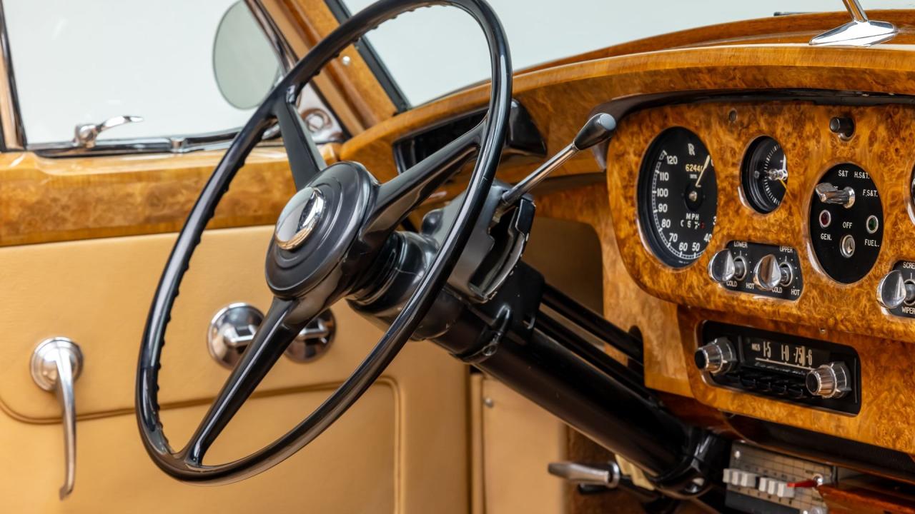 1961 Rolls - Royce Silver Cloud II H.J. Mulliner Drophead Coupe
