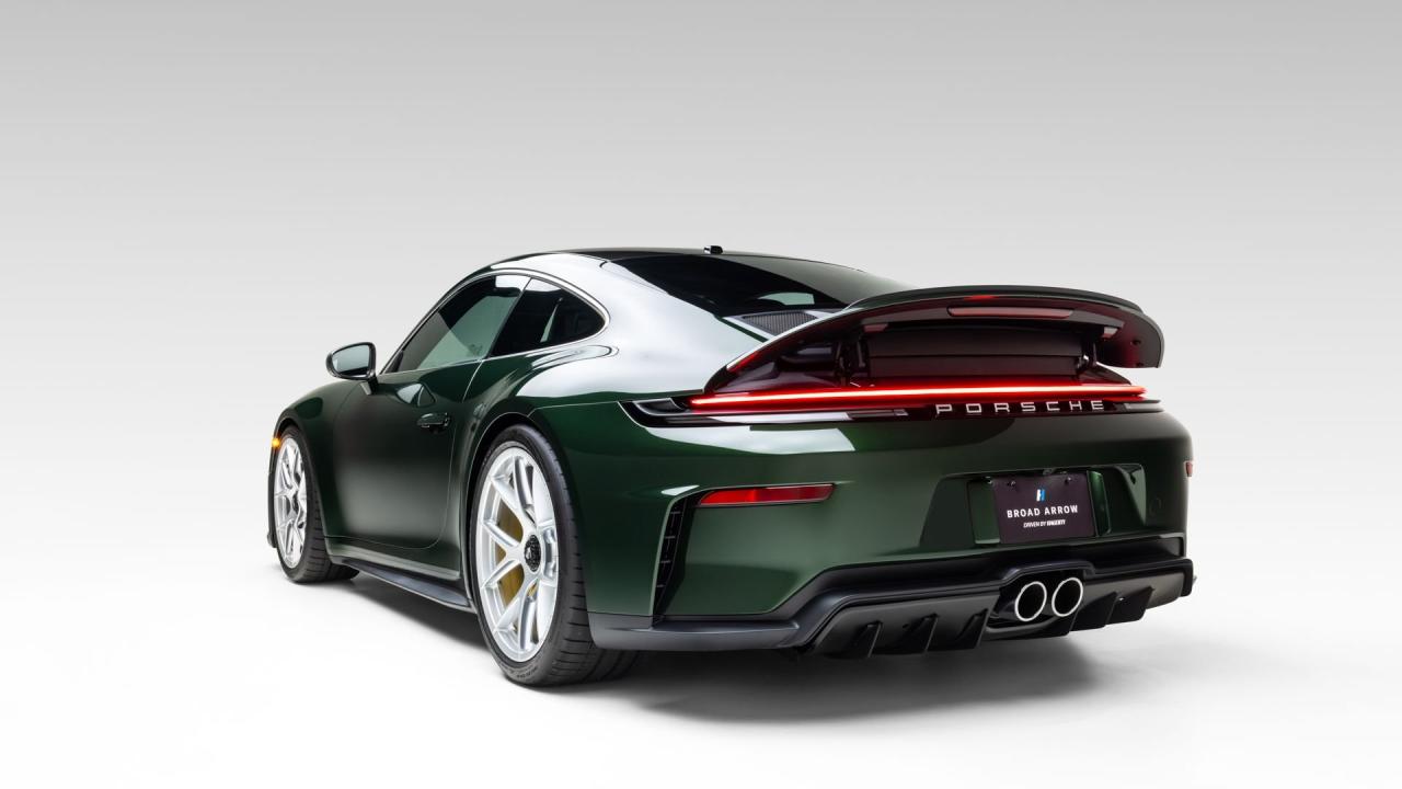 2026 Porsche 911 GT3 Touring Lightweight Package