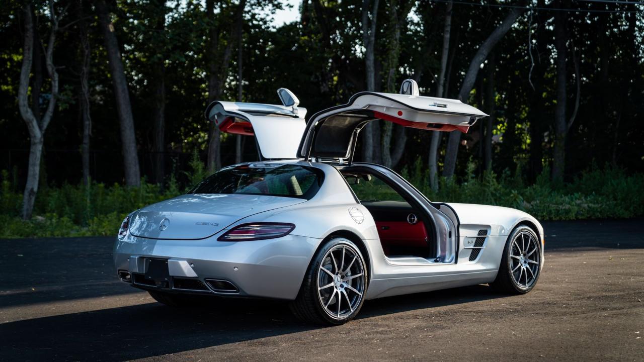 2011 Mercedes - Benz SLS AMG