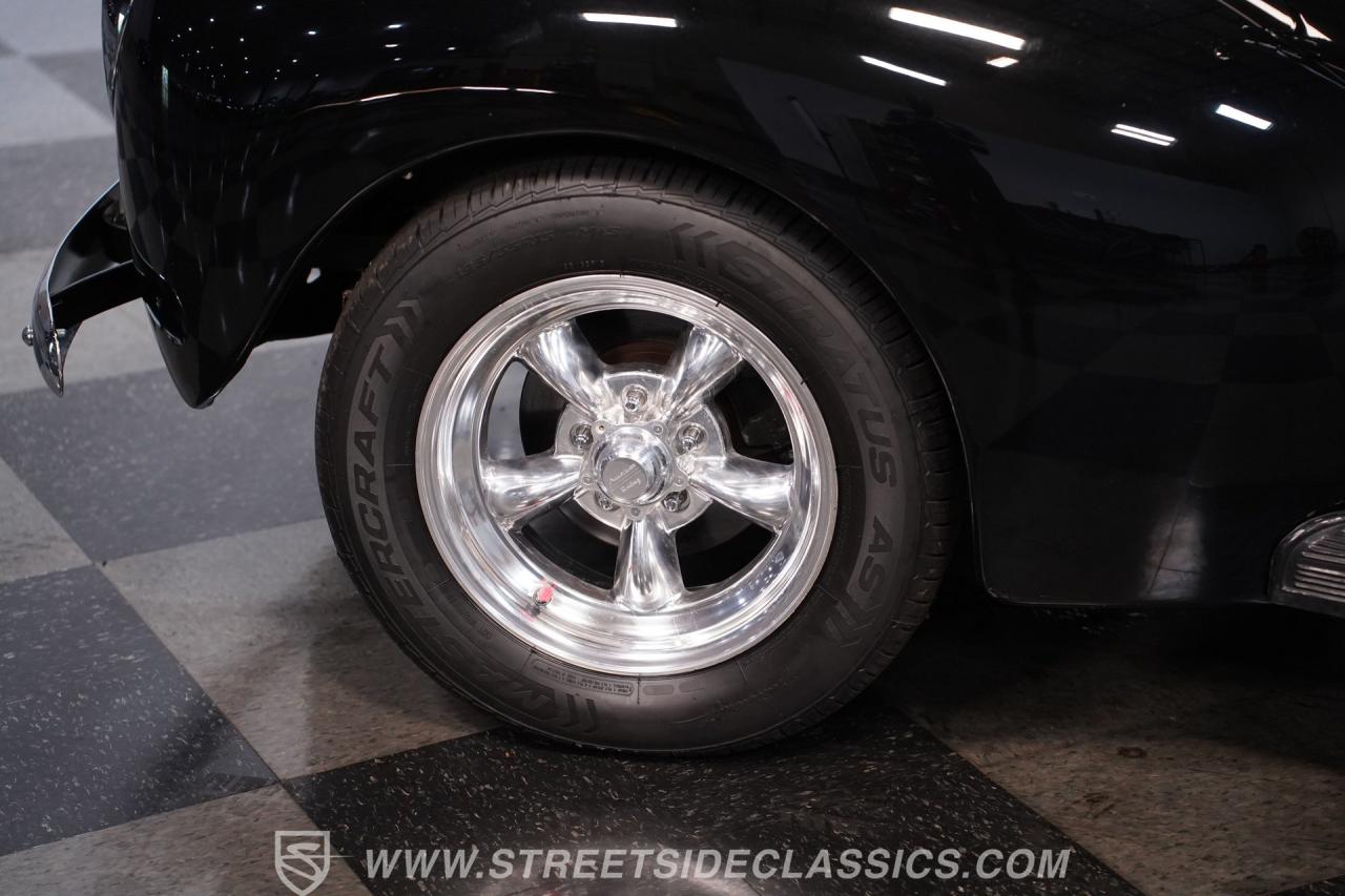 1940 Ford Tudor Sedan Restomod